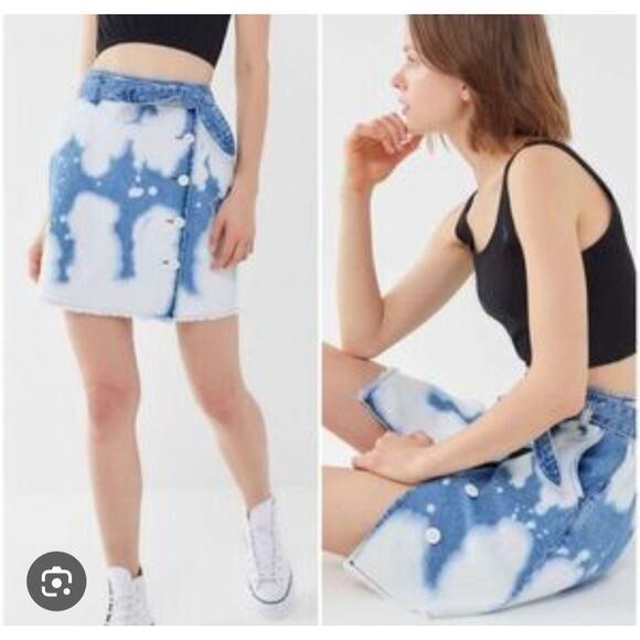 🎅 Pick 3 For $15 Urban Outfitters BDG Tiedye Button Skirt XS NWT - Picture 1 of 3